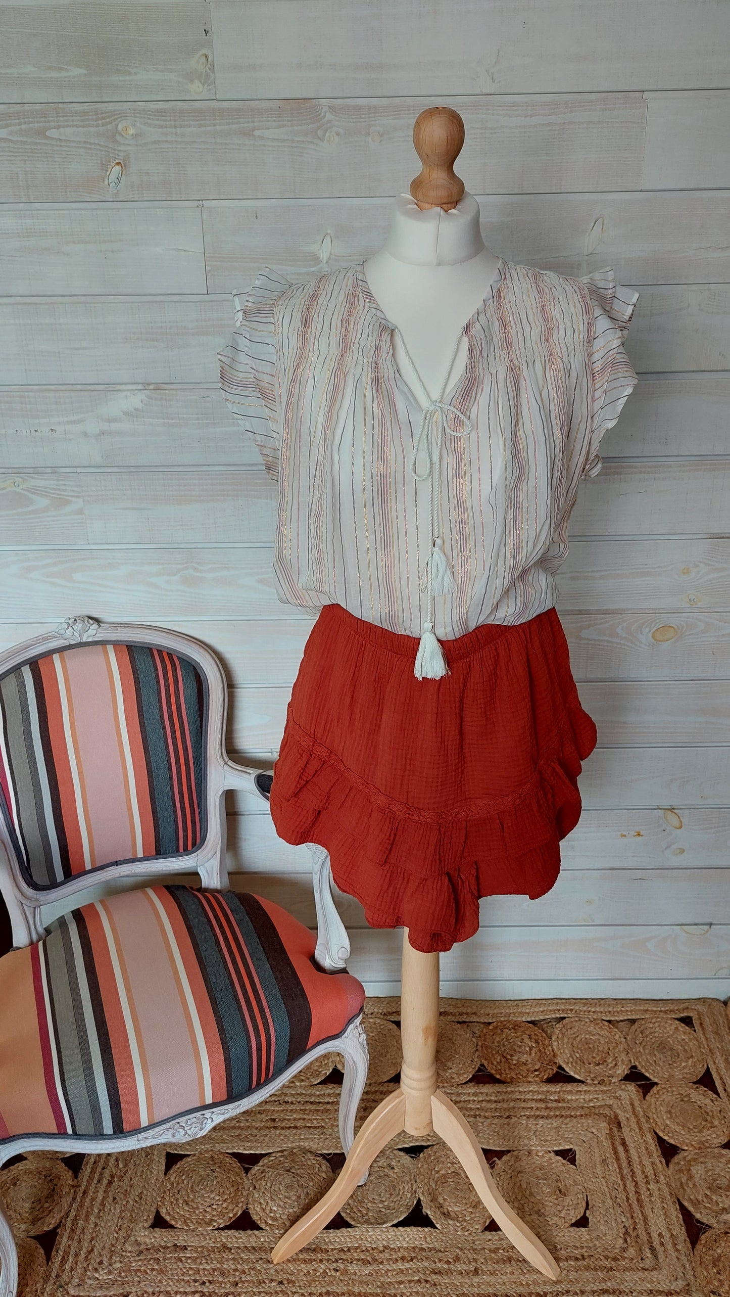 Short Elena